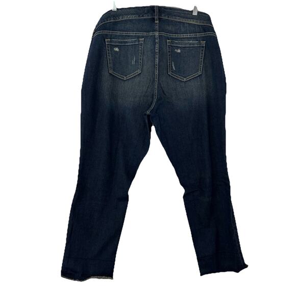 Torrid‎ Women’s Size 16 Crop Boyfriend Distressed Denim Fray Hem Stretch Jeans - Picture 2 of 7
